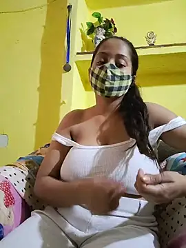 bigtitsqueen online show from June 5, 2026, 6:52 am