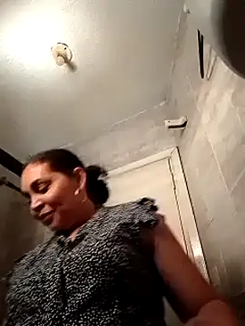 Snapshot of MirandaSoto chatting on February 6, 2025, 10:21 pm MirandaSoto online show from February 6, 2025, 10:21 pm