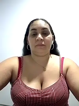 Snapshot of MirandaSoto chatting on February 7, 2025, 3:45 am MirandaSoto online show from February 7, 2025, 3:45 am