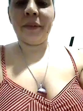 Snapshot of MirandaSoto chatting on February 26, 2025, 3:21 am MirandaSoto online show from February 26, 2025, 3:21 am