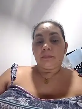 Snapshot of MirandaSoto chatting on March 4, 2025, 3:44 am MirandaSoto online show from March 4, 2025, 3:44 am