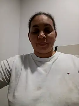 Snapshot of MirandaSoto chatting on March 7, 2025, 2:12 pm MirandaSoto online show from March 7, 2025, 2:12 pm