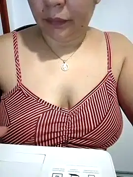 Snapshot of MirandaSoto chatting on March 20, 2025, 11:34 pm MirandaSoto online show from March 20, 2025, 11:34 pm