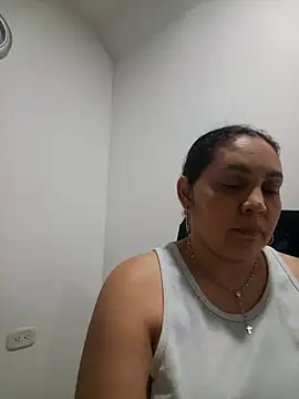 Snapshot of MirandaSoto chatting on September 17, 2025, 4:03 am MirandaSoto online show from September 17, 2025, 4:03 am