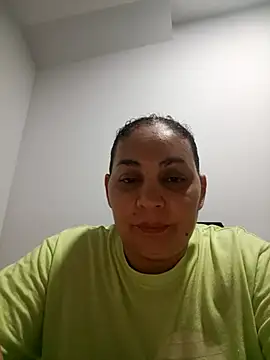 Snapshot of MirandaSoto chatting on September 25, 2025, 3:32 am MirandaSoto online show from September 25, 2025, 3:32 am