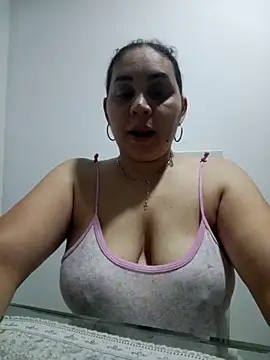 Snapshot of MirandaSoto chatting on October 3, 2025, 3:58 am MirandaSoto online show from October 3, 2025, 3:58 am