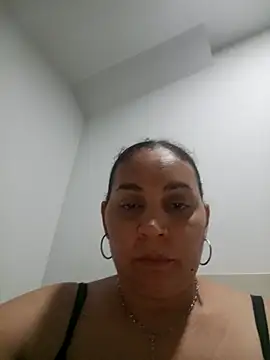 Snapshot of MirandaSoto chatting on October 15, 2025, 3:28 am MirandaSoto online show from October 15, 2025, 3:28 am