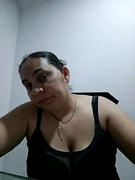 Snapshot of MirandaSoto chatting on October 17, 2025, 3:53 am MirandaSoto online show from October 17, 2025, 3:53 am