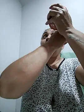 Snapshot of MirandaSoto chatting on October 20, 2025, 3:51 am MirandaSoto online show from October 20, 2025, 3:51 am