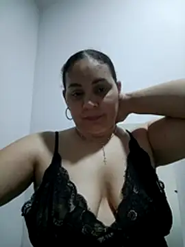 Snapshot of MirandaSoto chatting on October 25, 2025, 4:20 am MirandaSoto online show from October 25, 2025, 4:20 am