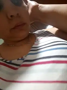 Snapshot of MirandaSoto chatting on November 16, 2025, 5:24 am MirandaSoto online show from November 16, 2025, 5:24 am