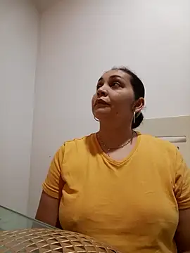 Snapshot of MirandaSoto chatting on December 2, 2025, 3:34 am MirandaSoto online show from December 2, 2025, 3:34 am