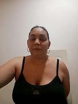 Snapshot of MirandaSoto chatting on December 5, 2025, 3:26 am MirandaSoto online show from December 5, 2025, 3:26 am