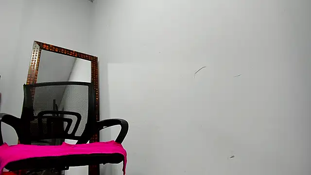 Snapshot of Karljensen33 chatting on December 29, 2024, 3:11 am Karljensen33 online show from December 29, 2024, 3:11 am