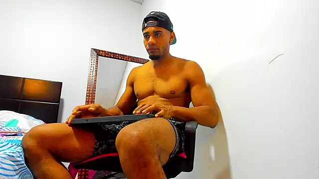 Snapshot of Karljensen33 chatting on December 30, 2024, 12:00 am Karljensen33 online show from December 30, 2024, 12:00 am