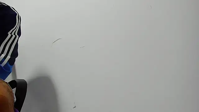 Snapshot of Karljensen33 chatting on January 2, 2025, 2:33 am Karljensen33 online show from January 2, 2025, 2:33 am