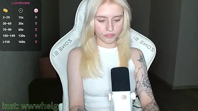 Snapshot of LizaKisses chatting on October 18, 2025, 12:06 pm LizaKisses online show from October 18, 2025, 12:06 pm