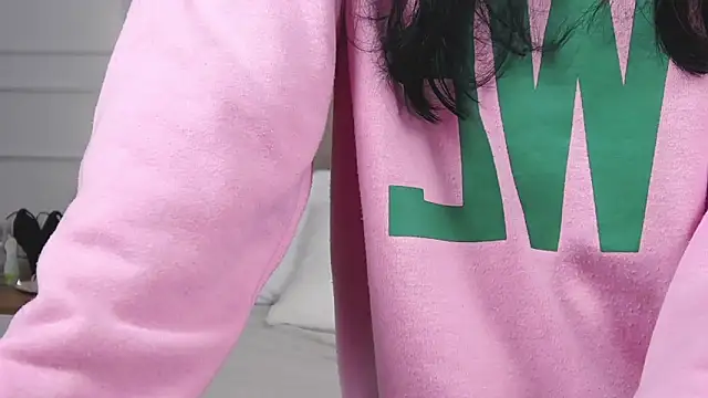 LeilaLow online show from February 26, 2025, 11:09 am