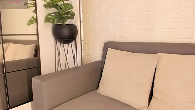 karina gomez 18 online show from March 7, 2025, 2:57 am