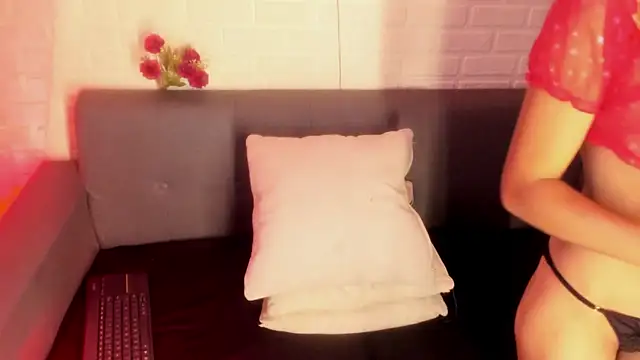 Snapshot of karina_gomez_18 chatting on December 20, 2025, 11:28 am karina gomez 18 online show from December 20, 2025, 11:28 am