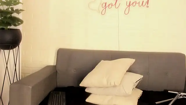 Snapshot of karina_gomez_18 chatting on December 22, 2025, 11:29 am karina gomez 18 online show from December 22, 2025, 11:29 am