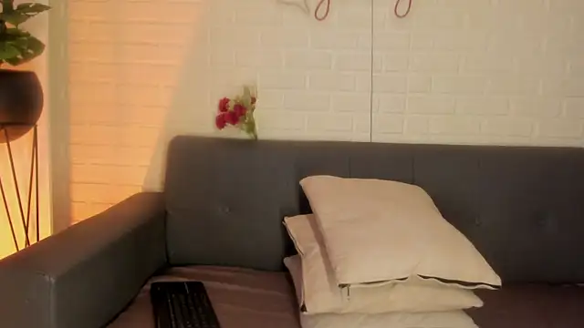 Snapshot of karina_gomez_18 chatting on January 11, 2026, 11:26 am karina gomez 18 online show from January 11, 2026, 11:26 am