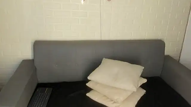 Snapshot of karina_gomez_18 chatting on January 15, 2026, 11:26 am karina gomez 18 online show from January 15, 2026, 11:26 am