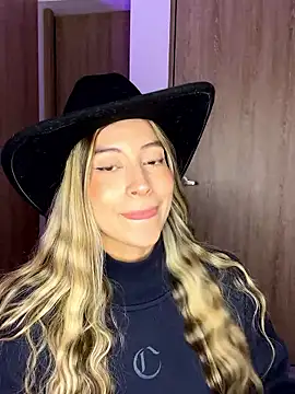 Snapshot of Issabela_G1 chatting on January 11, 2026, 4:39 am Issabela G1 online show from January 11, 2026, 4:39 am