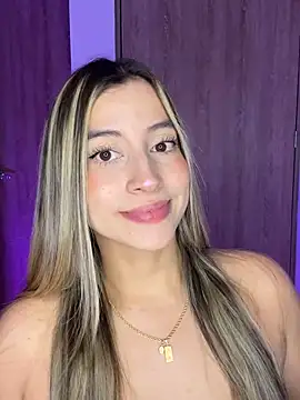 Snapshot of Issabela_G1 chatting on January 13, 2026, 1:22 am Issabela G1 online show from January 13, 2026, 1:22 am