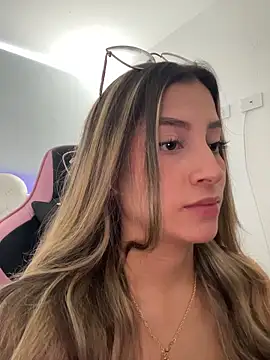 Snapshot of Issabela_G1 chatting on February 24, 2026, 8:51 pm Issabela G1 online show from February 24, 2026, 8:51 pm