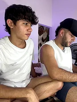 Snapshot of Valerio_22 chatting on December 13, 2025, 8:14 pm Valerio 22 online show from December 13, 2025, 8:14 pm