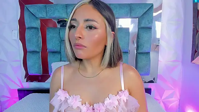 Snapshot of Nanda_Vixen chatting on February 1, 2025, 5:26 pm Nanda Vixen online show from February 1, 2025, 5:26 pm