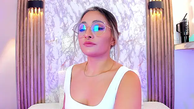 Snapshot of Nanda_Vixen chatting on February 21, 2025, 5:56 am Nanda Vixen online show from February 21, 2025, 5:56 am