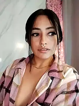 Snapshot of Nanda_Vixen chatting on September 22, 2025, 10:23 pm Nanda Vixen online show from September 22, 2025, 10:23 pm