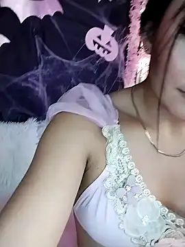 Snapshot of Nanda_Vixen chatting on October 15, 2025, 3:28 am Nanda Vixen online show from October 15, 2025, 3:28 am