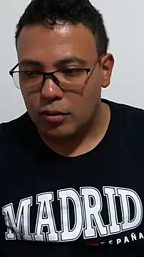 Snapshot of Mikee-Leee chatting on October 25, 2025, 6:57 pm Mikee-Leee online show from October 25, 2025, 6:57 pm