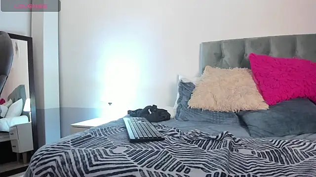 Snapshot of Nami_sunny chatting on March 6, 2025, 8:41 am Nami sunny online show from March 6, 2025, 8:41 am