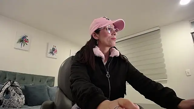 Snapshot of Nami_sunny chatting on March 23, 2025, 2:04 am Nami sunny online show from March 23, 2025, 2:04 am