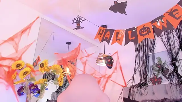 Snapshot of Nami_sunny chatting on October 28, 2025, 6:43 pm Nami sunny online show from October 28, 2025, 6:43 pm