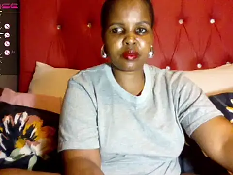 Snapshot of Honeybae82x chatting on March 12, 2025, 10:28 pm Honeybae82x online show from March 12, 2025, 10:28 pm