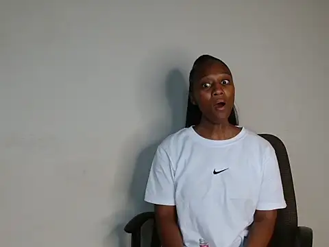 Snapshot of Lucy_Blacksilk chatting on October 31, 2025, 6:42 pm Lucy Blacksilk online show from October 31, 2025, 6:42 pm