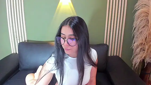 ChloeTurner  online show from November 12, 2025, 8:30 pm