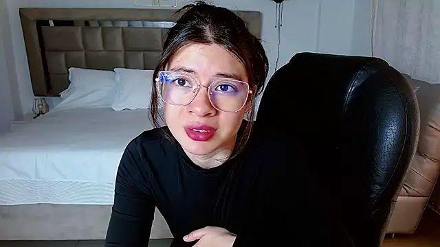 Snapshot of zoecruzz chatting on January 15, 2026, 3:27 pm zoecruzz online show from January 15, 2026, 3:27 pm