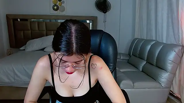 Snapshot of zoecruzz chatting on February 11, 2026, 2:22 pm zoecruzz online show from February 11, 2026, 2:22 pm