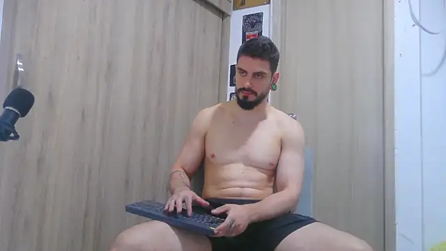 Aaron kwok28 online show from November 14, 2025, 2:32 am