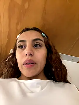 Snapshot of Katee_Jones chatting on November 29, 2025, 12:35 am Katee Jones online show from November 29, 2025, 12:35 am