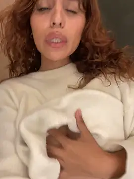 Snapshot of Katee_Jones chatting on December 19, 2025, 11:01 pm Katee Jones online show from December 19, 2025, 11:01 pm