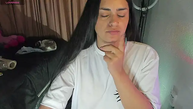 Snapshot of _laina_ chatting on December 9, 2024, 6:12 am laina online show from December 9, 2024, 6:12 am