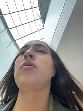 Snapshot of Holly_Play chatting on October 13, 2025, 9:09 am Holly Play online show from October 13, 2025, 9:09 am