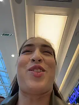 Snapshot of Holly_Play chatting on October 16, 2025, 9:10 am Holly Play online show from October 16, 2025, 9:10 am